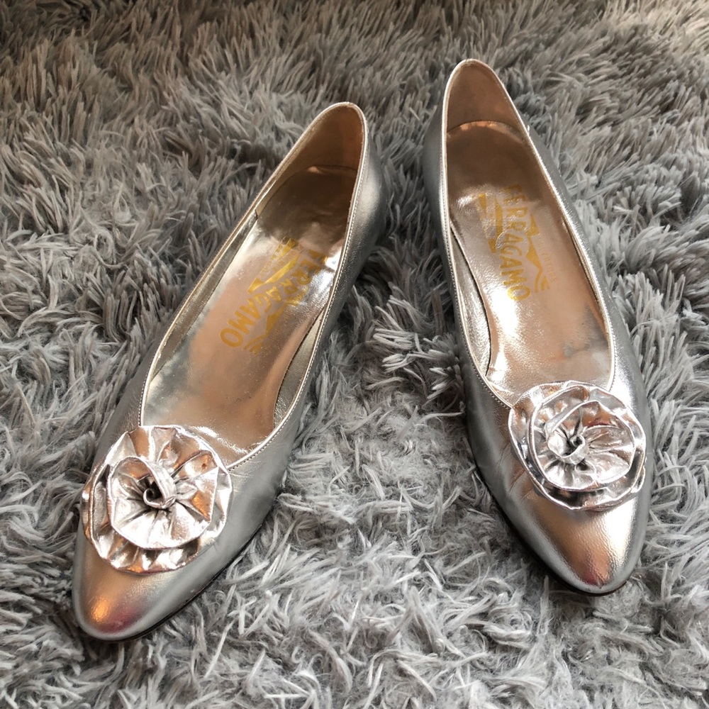 Vintage Ferragamo silver low heels with flower